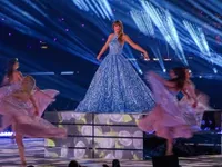 8 Potret Taylor Swift di Konser The Eras Tour, Cantik dengan Berbagai Style Outfit