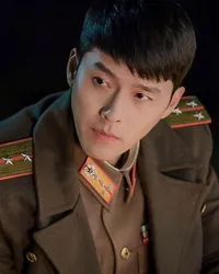 Intip Kumpulan Potret Aktor Hyun Bin Kenakan Seragam Tentara, Bikin Melting Para Penggemar