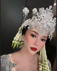 Intip Potret Aura Kasih Kenakan Busana Pengantin Sunda, Banjir Pujian: Geulis Pisan!