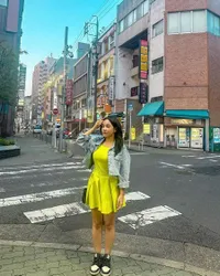 Intip Potret Menawan Lala Widy Liburan Ke Jepang, Jalan-Jalan Malam Pakai Dress Shimmer!