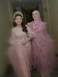 Irish Bella Ceritakan Kedekatan dengan Anak Sambung yang Berprofesi Sebagai Dokter