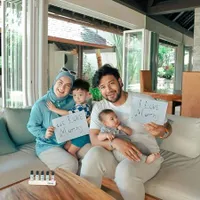 Irish Bella Perjuangkan Hak Asuh Anak, Ini 9 Potret Kehangatan Ammar Zoni Bersama Kedua Anaknya - Diduga Sindir Sang Istri karena Ini!