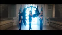Isi OST 'CHARLIE'S ANGELS' Ariana Grande, Miley Cyrus & Lana Del Rey Tampil Epic