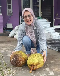 Istri Dokter Spesialis, 11 Potret Kabar Tebaru Pedangdut Nini Carlina yang Tetap Cantik & Awet Muda - Jadi Qori'ah di Sejumlah Acara