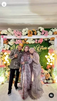 Istri Kedua Haji Alwi, Ini 8 Potret Kebersamaan Rhenny Yuliana dan Putri Isnari yang Bikin Salfok - Saingi Kecantikan Menantunya