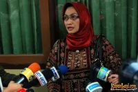 Ibu Vira Yuniar Bicara Soal Perceraian Vira - Teuku Ryan