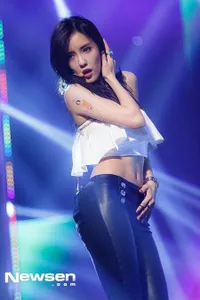 Idol Grup T-Ara Tampil di Panggung Comeback No 9