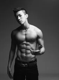 Idol Pria K-Pop Dengan Bentuk Otot Tubuh Paling Keren
