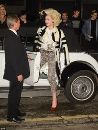 Iggy Azalea Bawa Anjing Dalmatians Saat Pesta Halloween