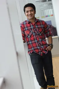 Ihsan Tarore Bicara Soal Film Terbarunya 9 SUMMERS 10 AUTUMNS - Mengharukan