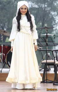 Indah Dewi Pertiwi Kolaborasi Bareng Bimbo di Single Religi