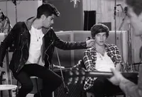 Ini Adegan Yang Membuat One Direction Dianggap Gay