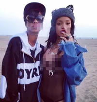 Ini Dia Foto-Foto Rihanna Saat Pesta Ganja