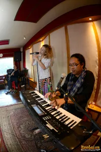Inilah Serunya Latihan Bareng Syaharani and Queenfireworks