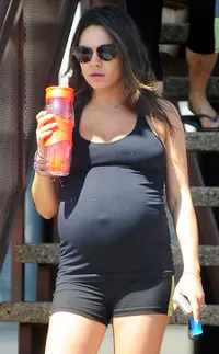 Intip Perubahan Perut Besar Mila Kunis Jelang Kelahiran Bayinya