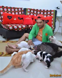 Intip Serunya Jeremy Teti Main Bersama Kucing-Kucing Peliharaan