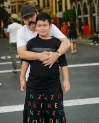 Jadi Anak Satu-satunya, 8 Potret Ivan Putra Inul Daratista yang Tetap Pilih Tidur Bareng Mama & Papanya Meski Sudah Remaja
