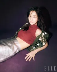 Jadi Bintang Sampul ELLE Edisi Maret 2024, Berikut 8 Potret Kim Sejeong yang Tampil Modis