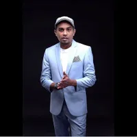 Jadi Ciri Khas, Ini 11 Foto Glenn Fredly dengan Gaya Bertopinya yang Bakal Selalu Dikenang
