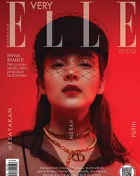 Jadi Cover Majalah ELLE Indonesia, Ini 8 Potret Cantik Chelsea Islan yang Serba Merah Menawan