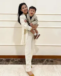 Jadi Ibu di Usia 40 Tahun, 9 Potret Bahagia Olivia Zalianty Momong Anak - Diajak Olahraga Sampai Belanja ke Supermarket