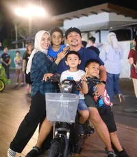 Jadi Ibu Empat Anak, 8 Potret Enno Lerian Jadi yang Paling Cantik di Keluarga - Paras Awet Muda Jadi Sorotan