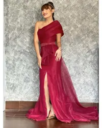 Jadi Ibu Tiga Anak, Ini 8 Potret Memesona Ayu Dewi yang Masih Body Goals Banget bak Gadis ABG!