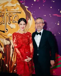 Jadi Idola Emak-Emak Usai Berperan Jadi Sugar Daddy, 10 Potret Lukman Sardi Bersama Istri Cantiknya di Dunia Nyata - Bucin Banget!
