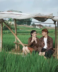 Jadi Inspirasi Liburan Panjang, Intip Potret Sederet Pedangdut Nikmati Alam Bareng Ayang - Mesra Banget!
