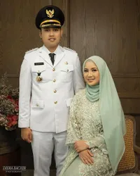 Jadi Istri Pejabat, 8 Potret Gaya Chacha Frederica Yang Jauh Dari Kesan Mewah - Tak Malu Pakai Daster dan Belanja ke Pasar