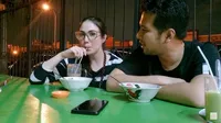 Jadi Istri Wagub Jatim, 8 Potret Kesederhanaan Arumi Bachsin yang Jarang Diketahui Orang - Cuek Makan di Warung Pinggir Jalan
