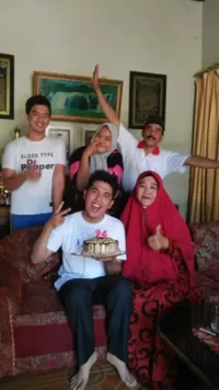 Jadi Pedangdut Bergelar Dokter, Ini 8 Potret Rumah Iqhbal LIDA di Kampung Halaman yang Tak Tersorot - Sederhana Beratap Seng