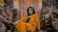 Jadi Pedangdut Wanita Terbaik, 9 Potret Terbaru Evi Masamba yang Makin Kece dan Percaya Diri