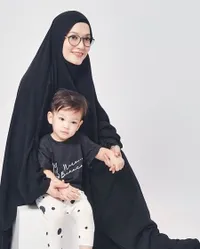 Jadi Pelengkap Kebahagiaan Keluarga, 8 Potret Anak Bungsu Lyra Virna dan Fadlan Muhammad yang Dinanti Selama 7 Tahun