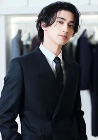 Jadi Pemeran Utama Remake Jepang Serial 'NEVERTHELESS', 8 Potret Yokohama Ryusei yang Gak Kalah Ganteng dari Song Kang