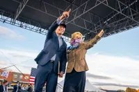 Jadi Pemimpin Baru Amerika Serikat, Berikut 8 Potret Keren Joe Biden dan Kamala Harris Saat Kampanye