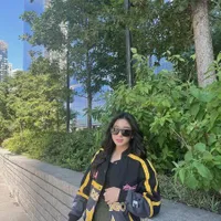 Jadi Pengalaman Pertama, 8 Potret Kerennya Zee JKT48 Ikut ke New York Fashion Week Bersama Erigo x Tokopedia 