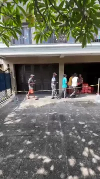 Jadi Rutinitas Tahunan, Momen Inul Daratista Beri Sembako dan Uang untuk Warga Sekitar di Kampung Halaman - Salfok dengan Nama Gang Rumahnya
