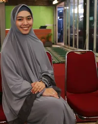 Jadi Secantik Malaikat, Seleb-Seleb Ini Pilih Berhijab Lebar
