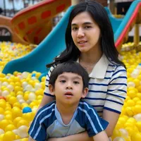 Jadi Single Mom, Ini 8 Potret DJ Putri Una Momong Putra Semata Wayangnya Seorang Diri