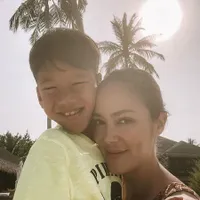 Jadi Single Mom, Intip Potret Tangguh Cathy Sharon Momong 2 Buah Hatinya - Tetap Cantik Memesona