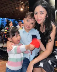 Jadi Single Mom, Potret Rachel Vennya yang Masih Terus Mengurus Anak Meski Sering Party Sampai Pulang Pagi