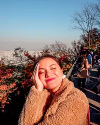 Jalan-Jalan di Korea, Cantiknya Marsha Aruan Sempat Pakai Hanbok