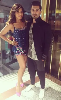 Jalan Sambil Kerja, Bipasha Basu dan KSG Heboh Seru di Spanyol