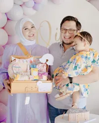 Jarang Diumbar, Intip 8 Potret Mesra dan Harmonis Dian Pelangi Bersama Sang Suami
