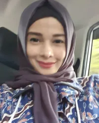 Jarang Sekali Selfie, Intip Potret Terbaru Jihan Fahira yang Makin Cantik Sejak Berhijab - Tetap Menawan di Usia 44 Tahun