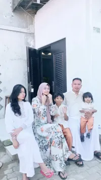 Jarang Sekali Terekspos, Potret Naira Mano Anak Perempuan Vicky Prasetyo yang Kini Berhijab dan Jadi Santriwati - Cantik Banget
