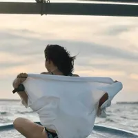 Jarang Tampil Buka-Bukaan, Ini 7 Potret Naysila Mirdad Asyik Pakai Bikini Pamer Punggung Mulus - Netizen: Cantik dan Manisnya Kelewatan Sih!