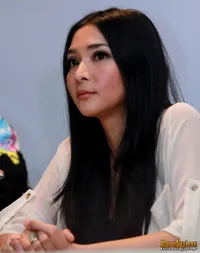 Jarang Terlihat di Layar Kaca, Mey Chan Duo Maia Makin Cantik!