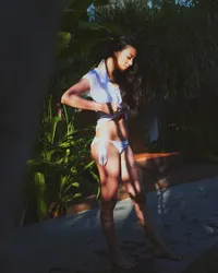 Jarang Tersorot! 11 Potret Aurelie Moeremans dalam Busana yang Hot Abis - Pinggang Kecilnya Bikin Netizen Makin Halu